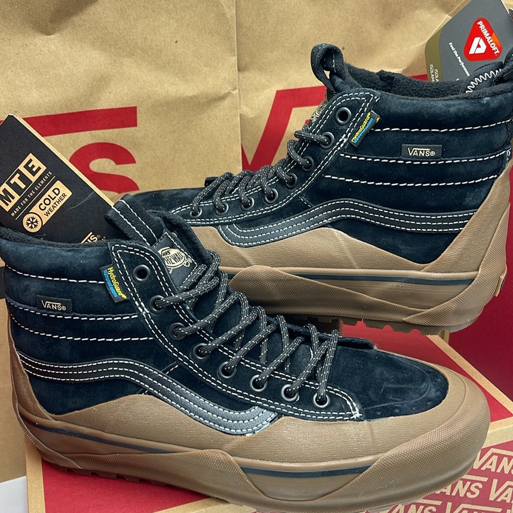 Vans Men’s Sk8-Hi Dip Mte-2
Black/Gum
VN0009QKB9M
Boots Cold Weather Sneakers - Picture 15 of 16